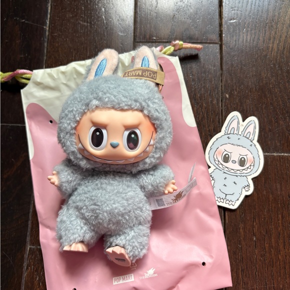 Exciting Macaron LABUBU sea salt coconut - Picture 3 of 5